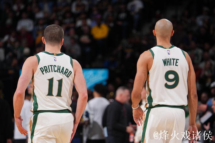 普里查德全场14投仅5中,三分8中2得到12分4篮板5助攻1失误 普里查德全场14投仅5中,三分8中2得到12分4篮板5助攻1失误