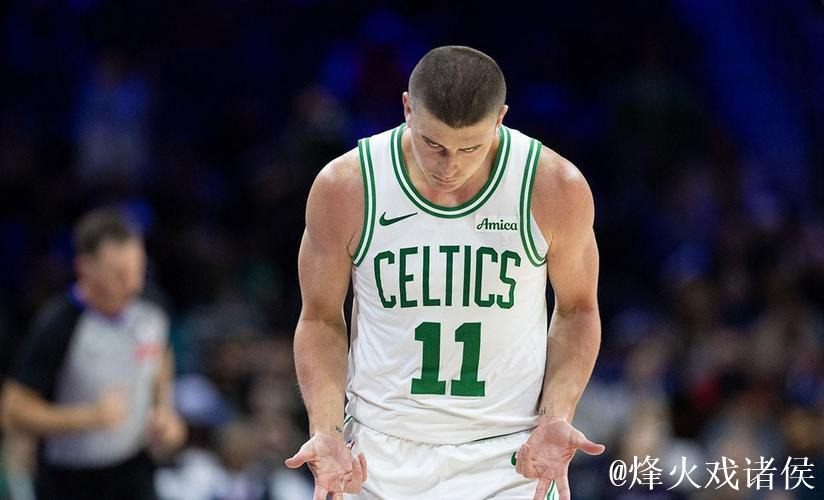 普里查德全场14投仅5中,三分8中2得到12分4篮板5助攻1失误 普里查德全场14投仅5中,三分8中2得到12分4篮板5助攻1失误